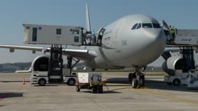 Un Airbus A330 de l'armée française à Mulhouse, le 18 mars 2020