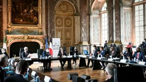 Emmanuel Macron lors du 4e forum "Choose France" à Versailles, le 28 juin 2021