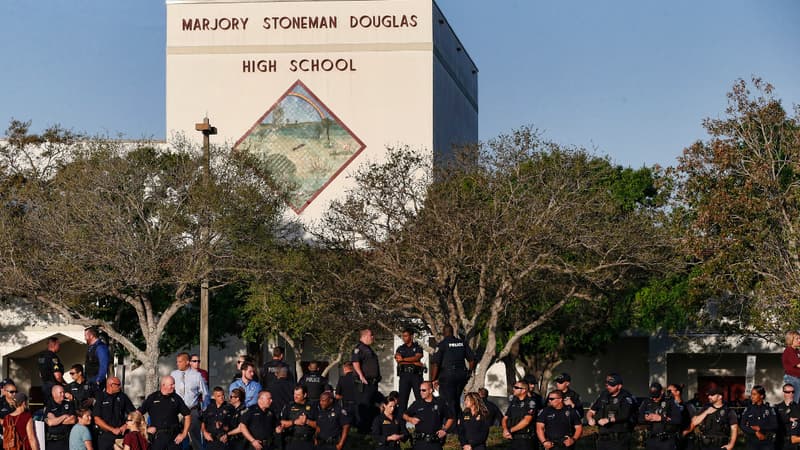 17 personnes sont mortes dans la fusillade qui s'est produite dans un lycée de Parkland, en Floride.