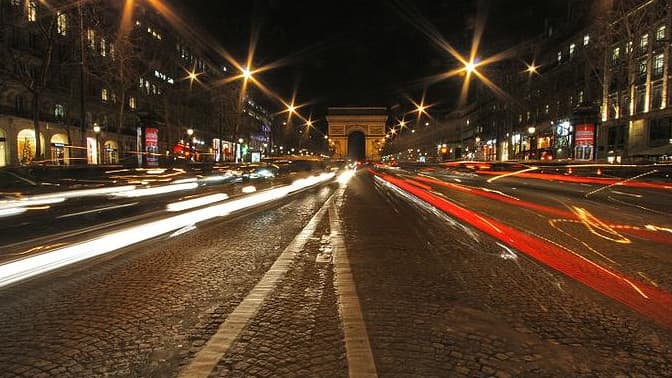Les Champs-Elysées de nuit