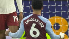 Douglas Luiz célébrant son but lors du match entre Aston Villa et Manchester United, le 11 février 2024.