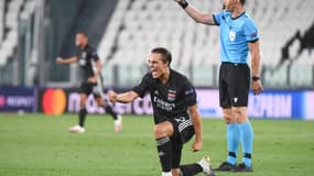 Maxence Caqueret explose de joie après la victoire sur la Juventus en huitième de finale retour de la Ligue des champions 2020