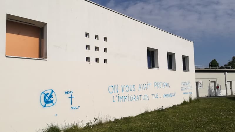 De nouveaux tags racistes ont été découverts sur un mur du centre culturel islamique Avicenne de Rennes, vendredi 30 avril 2021