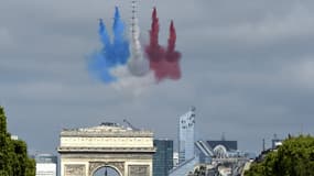 Les Alpha Jet de la Patrouille de France lancent le coup d'envoi du défilé du 14 juillet.