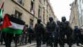 Des policiers devant Sciences Po Paris lors d'un mouvement de blocage le 26 avril 2024
