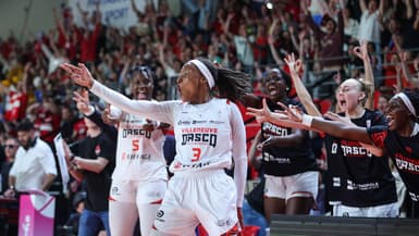 Kamiah Smalls et les joueuses de Villeneuve d’Ascq lors de la finale du championnat de basket, 17 mai 2024