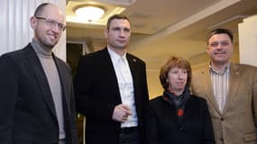 Les leaders de l'opposition ukrainienne en présence de Catherine Ashton, représentante de l'Union européenne pour les Affaires étrangères le 10 décembre 2013.