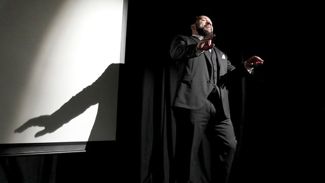 Si sa tournée rapporte des dividendes, Dieudonné financera indirectement la lutte contre les discriminations et le racisme.