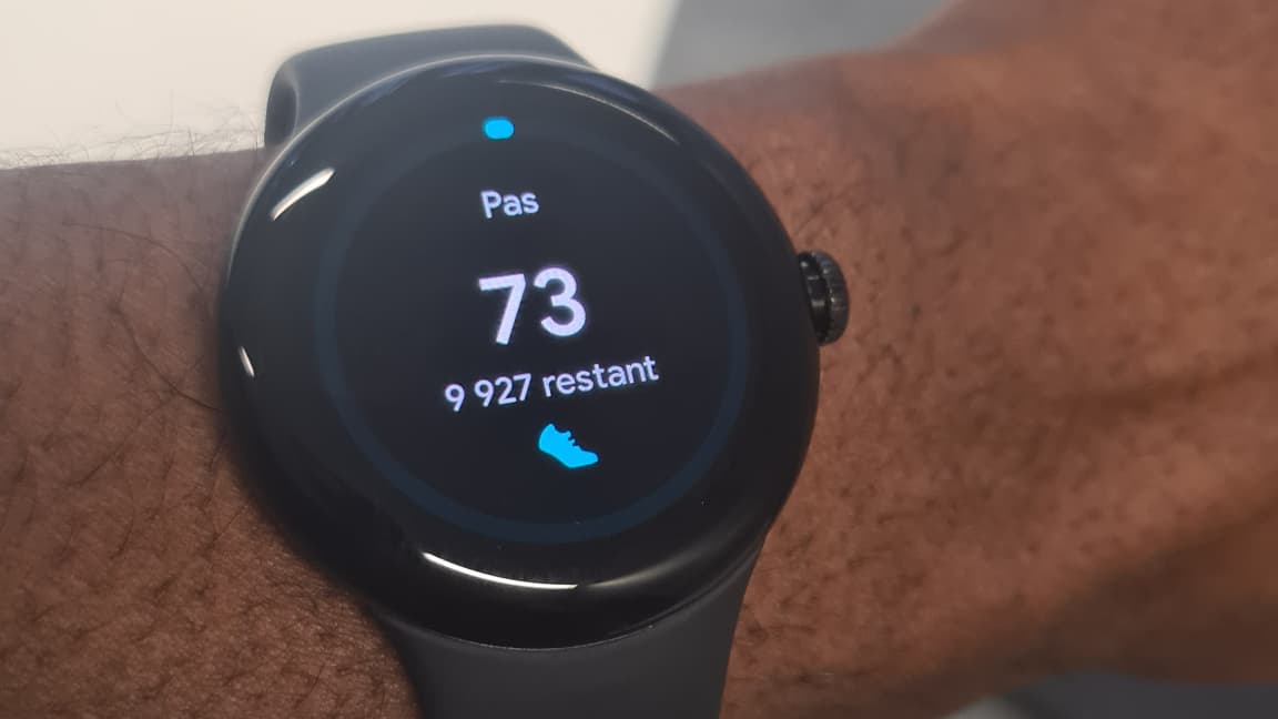 Le boîtier de la Google Pixel Watch est composé d'acier inoxydable. Le boîtier de la Google Pixel Watch est composé d'acier inoxydable.