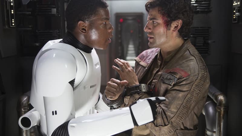 John Boyega et Oscar Isaac dans Star Wars VII - Le Réveil de la Force