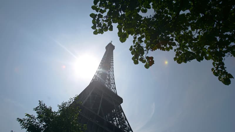 La tour Eiffel et le soleil - Image d'illustration 