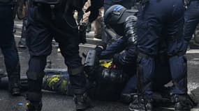 Un policier a été blessé lors de la manifestation du 1er-Mai 2023 à Paris.