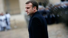 Emmanuel Macron aux Invalides le 27 novembre 2017. - 
