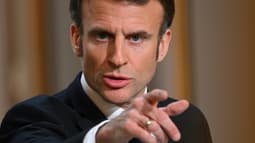 Emmanuel Macron expose la stratégie remaniée de la France en l'Afrique, à l'Elysée à Paris le 27 février 2023