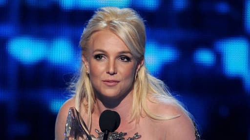 Britney Spears reçoit le trophée de "l'artiste pop préféré" lors de la 40ème cérémonie de People's Choice Awards, à Los Angeles, le 8 janvier dernier.