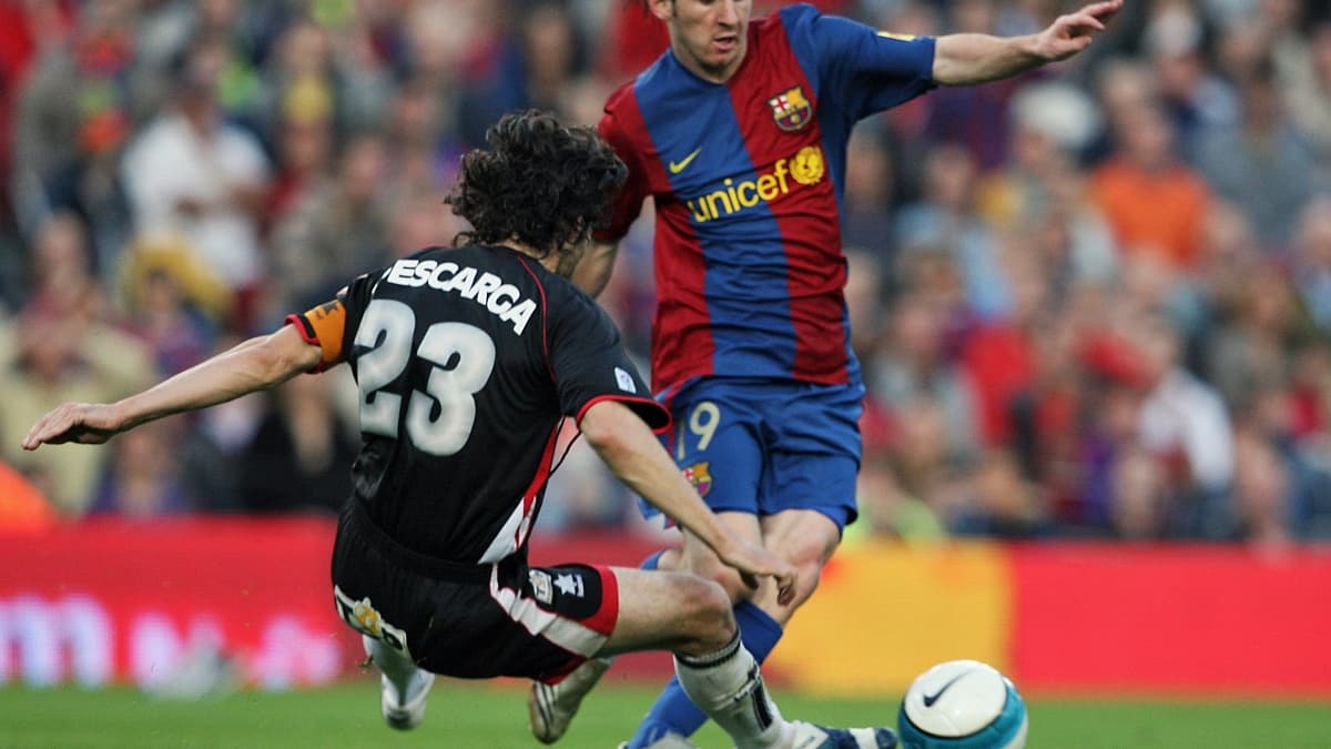 Leo Messi face à Levante en avril 2007. Leo Messi face à Levante en avril 2007.