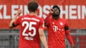 Thomas Müller et Alphonso Davies lors du match Bayern-Francfort, à Munich le 23 mai 2020