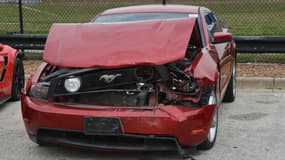 Vingt voitures dont des muscle cars, deux Porsche et une Jaguar ont été détruites par des adolescents qui les ont lancées les unes contre les autres.