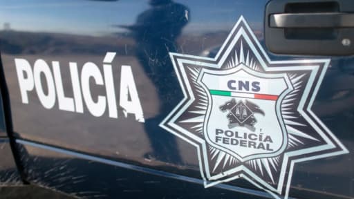 Au Mexique, quatre hommes armés circulant à bord d'un faux véhicule de police ont été interpellés grâce à une faute d’orthographe imprimée sur leur véhicule