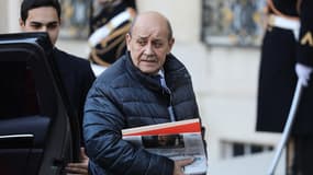 Jean-Yves Le Drian devant le perron de l'Élysée, le 11 décembre 2019