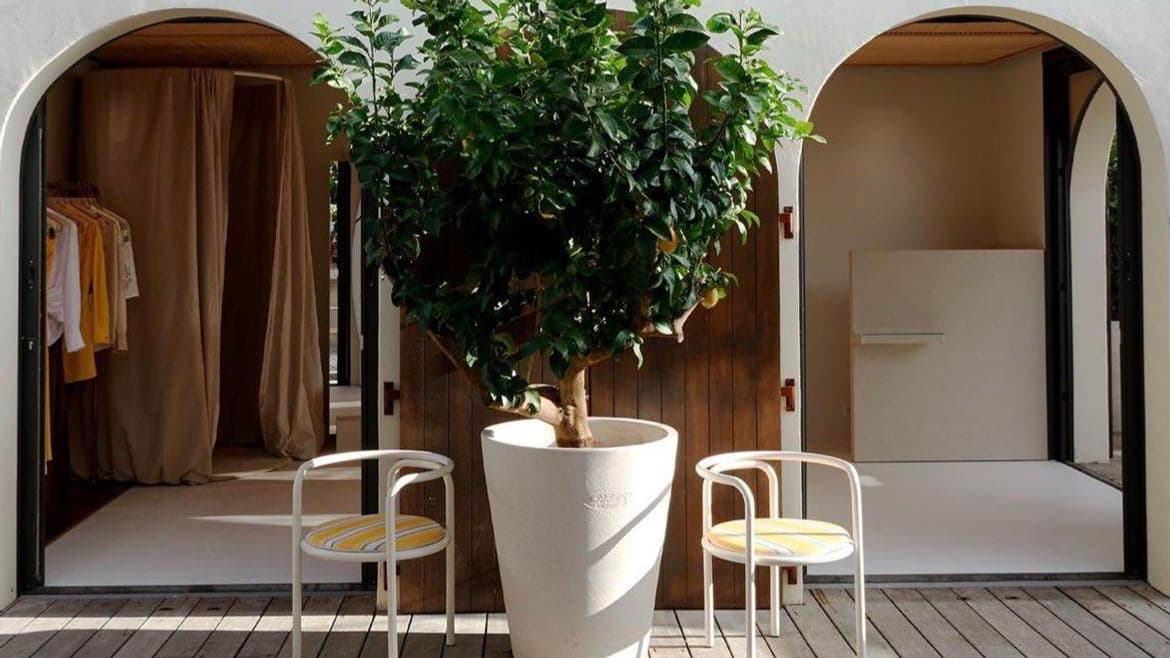 La boutique Jacquemus à Ramatuelle La boutique Jacquemus à Ramatuelle