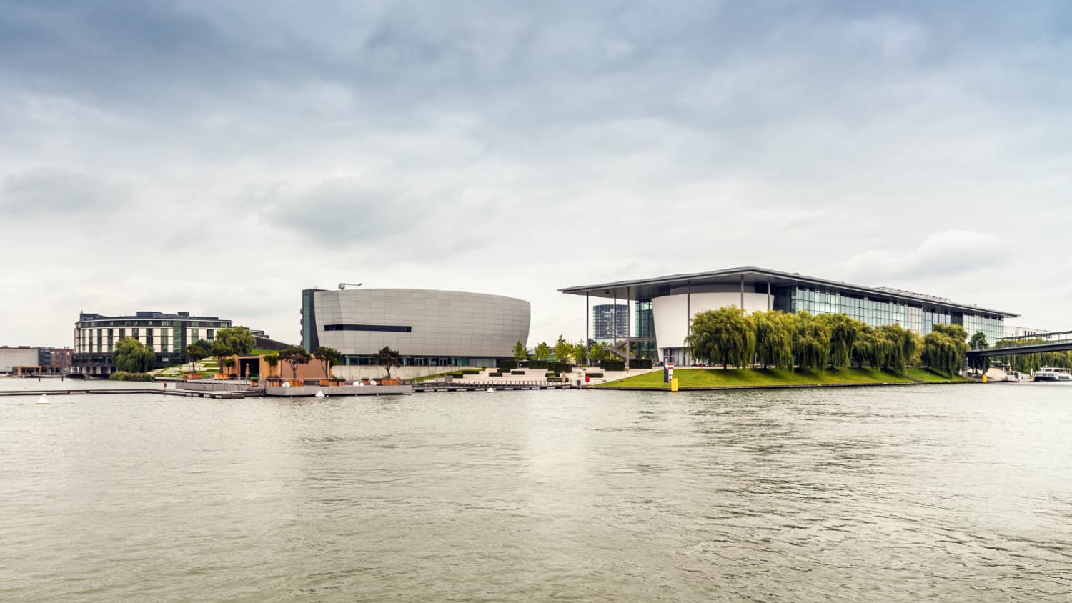 Une ville dans la ville: Volksvagen est implanté dans un immense domaine à Wolfsburg, qui vaut le coup d'être visité.