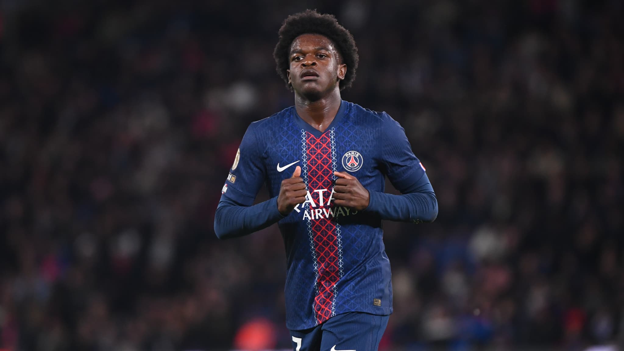 UN TITI DU PSG POUR DÉFIER LE BARÇA: QUI EST QUENTIN NDJANTOU, L’ATTAQUANT DE 18 ANS LANCÉ DANS LE GRAND BAIN PAR LUIS ENRIQUE?