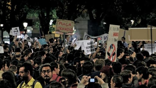Les manifestations en Espagne se multiplient alors que le pays compte plus de six millions de chômeurs.