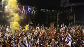 Des manifestants protestent contre la gouvernement israélien le 31 mars 2024 à Jérusalem