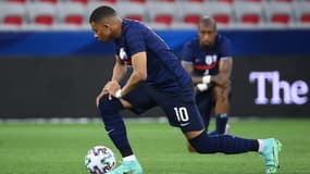 Les Bleus ont prévu de mettre un genou à terre pour lutter contre le racisme.