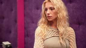 Loana (Marie Colomb) dans la série "Cultes" sur Prime Vidéo en octobre 2024.