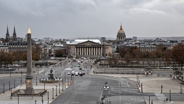 La place de la Concorde à Paris, l'Assemblée Nationale et les Invalides le 16 novembre 2020.