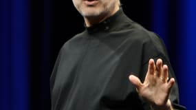 Steve Jobs ouvre son troisième Apple Store français