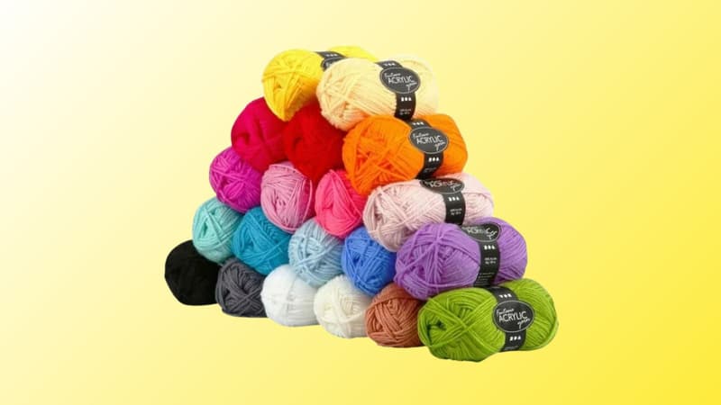 Les connaisseurs adorent cet assortiment de 20 pelotes de laine multicolore à moins de 35 euros