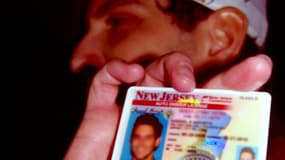 Aux Etats-Unis, le permis de conduire sert usuellement de carte d'identité.