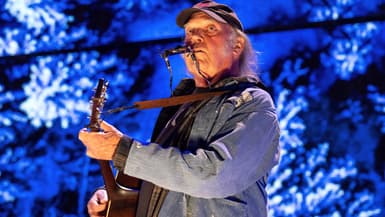 Le chanteur Neil Young sur scène à Noblesville dans l'Indiana aux Etats-Unis, le 23 septembre 2023.