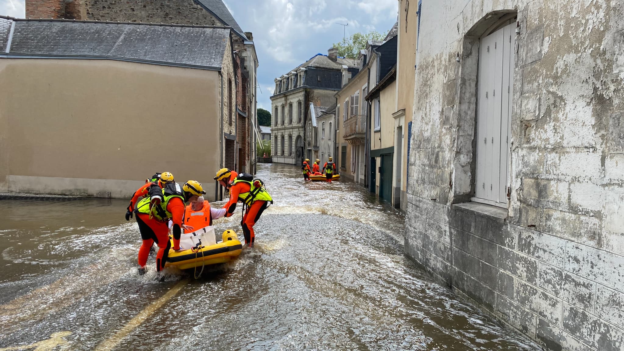 Les rues inondées de Craon en Mayenne Les rues inondées de Craon en Mayenne