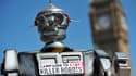 Un faux robot tueur en plein Londres le 23 avril 2013, lors du lancement d'une campagne contre cette technologie.