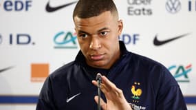 Kylian Mbappé en conférence de presse avec l'équipe de France en juin 2024