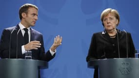 Emmanuel Macron et Angela Merkel à Berlin pour une conférence de presse à la chancellerie le 18 novembre 2018