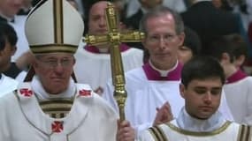 Le pape François a célébré dimanche sur la place Saint-Pierre sa première messe de Pâques.