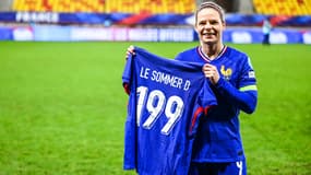 Eugénie Le Sommer célébrant sa 199e sélection en équipe de France, le 25 février 2025