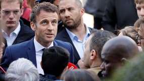 Emmanuel Macron en déplacement à Denain (Nord), le 11 avril 2022, au lendemain du premier tour de l'élection présidentielle.