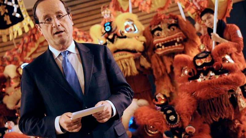 A quelques heures de l'intervention télévisée de Nicolas Sarkozy, la campagne de François Hollande passait dimanche par le quartier chinois de Paris, où le candidat socialiste a participé aux festivités du Nouvel An, placé sous le signe du dragon. /Photo