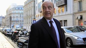 La médiation d'Alain Juppé dans la crise déclenchée à l'UMP par l'élection contestée à la présidence du parti a tourné court dès le début d'une réunion tripartite à l'Assemblée avec Jean-François Copé et François Fillon. Le maire de Bordeaux a annoncé peu