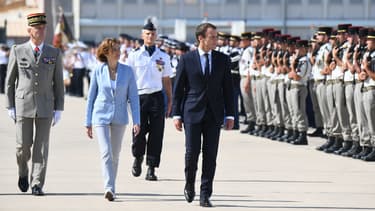 Le président de la République, la ministre des Armées Florence Parly et le chef d'état-major des Armées François Lecointre sur la base aérienne d'Istres, le 20 juillet 2017.