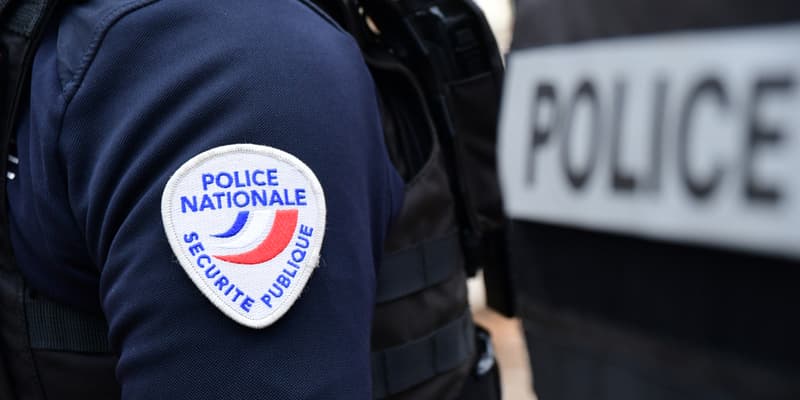 Une brigade de police anti-stupéfiants afin d'éradiquer le trafic de drogue à Villeurbanne, en France, le 29 novembre 2024.