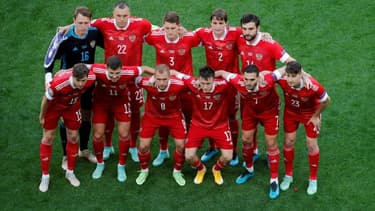 Le football russe, à l'instar de la sélection, opposée ici à la Finlande à l'Euro à Saint-Pétersbourg, le 16 juin 2021, est au ban des compétitions de l'UEFA 