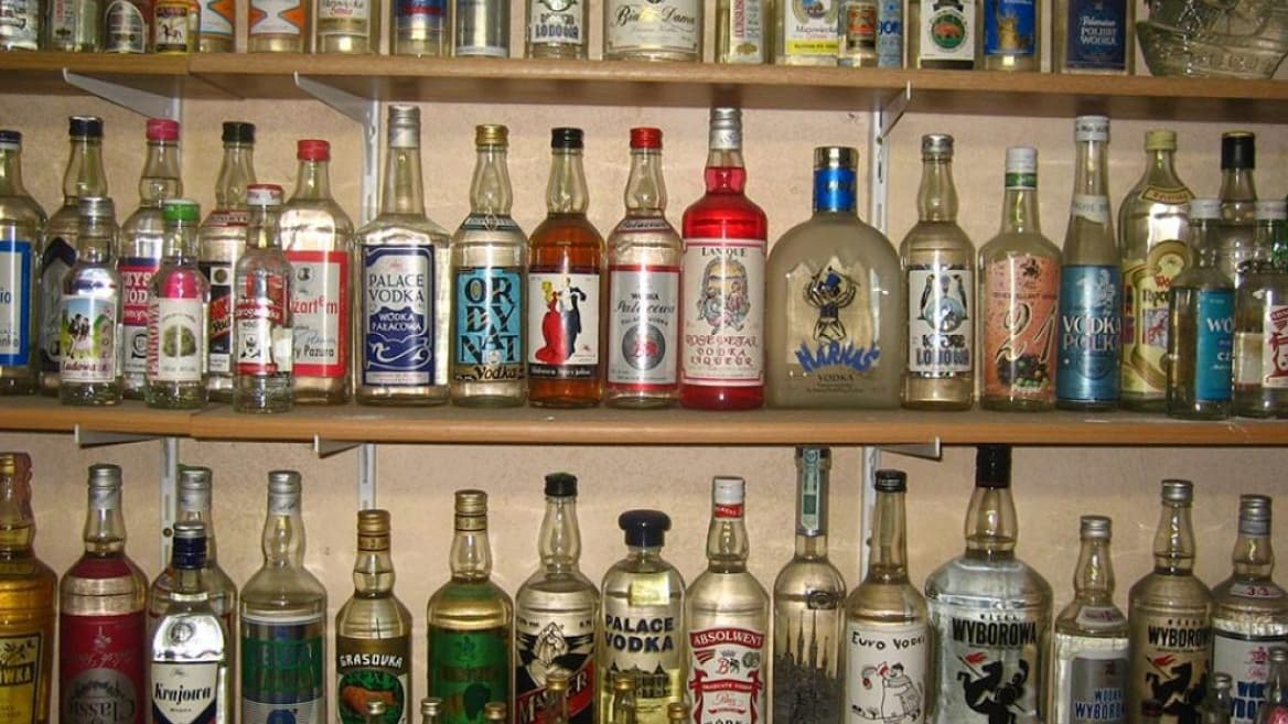 Distributeur dalcool fait main -  Canada  Liquor dispenser, Drink  dispenser, Liquor bottles