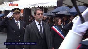 Christophe Castaner arrive dans la cour de la préfecture de police de Paris pour l'hommage aux victimes de l'attaque au couteau